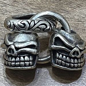 Starlingear Limited Edition Dual Slickster Skull Pendant w/pouch